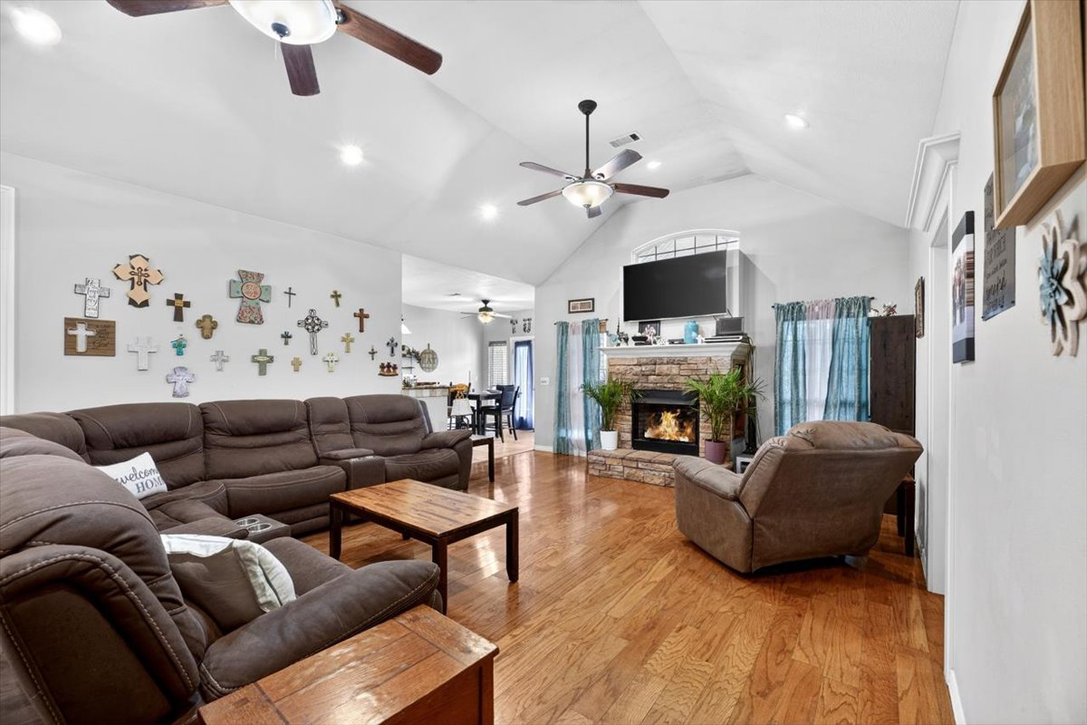 34800 Wolf Trail Wister OK 74966