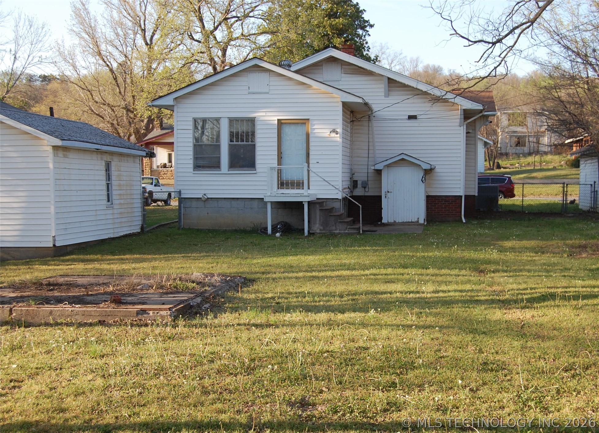 605 W Cummings Street Henryetta OK 74437
