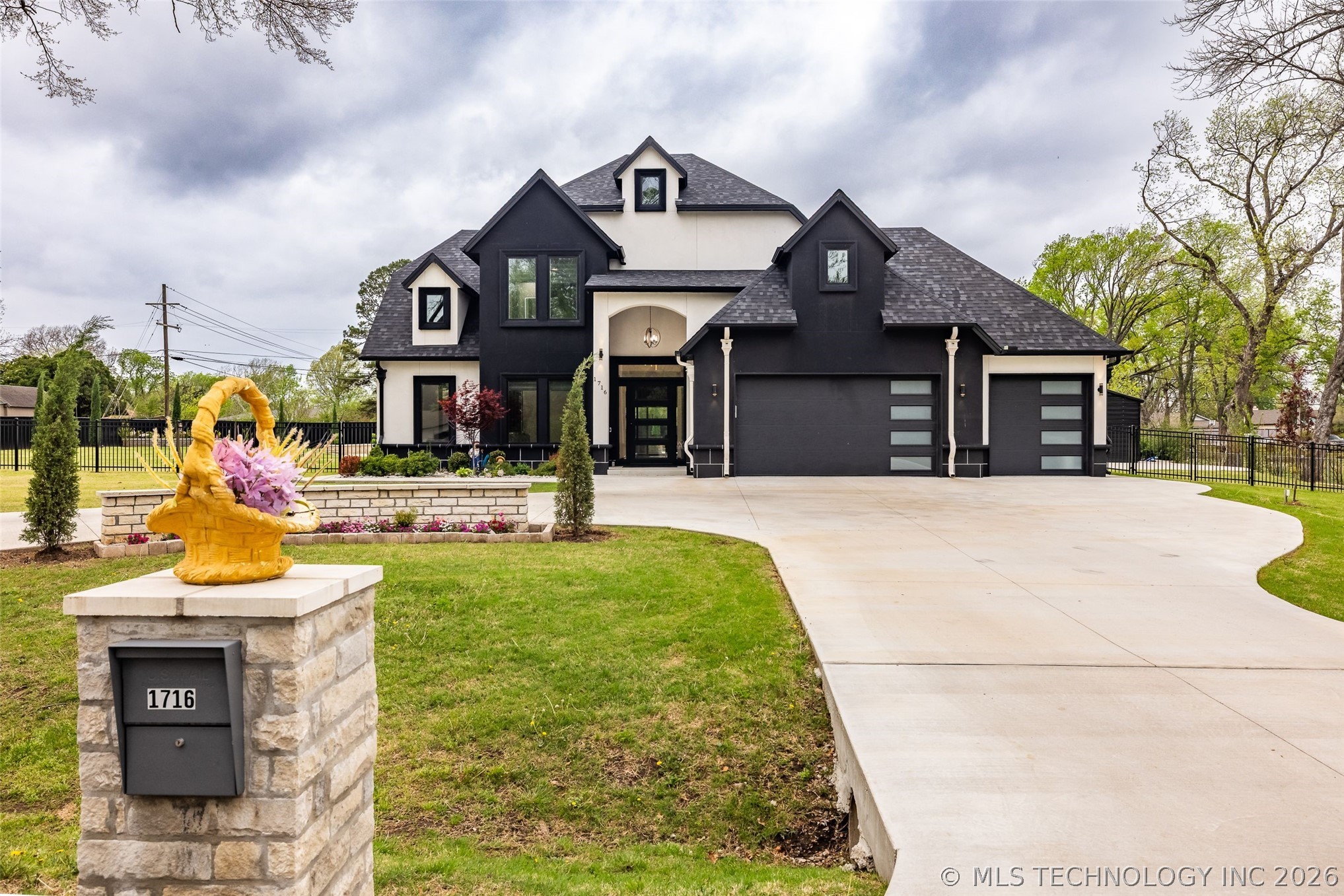 1716 S 94th Eastavenue Tulsa OK 74112