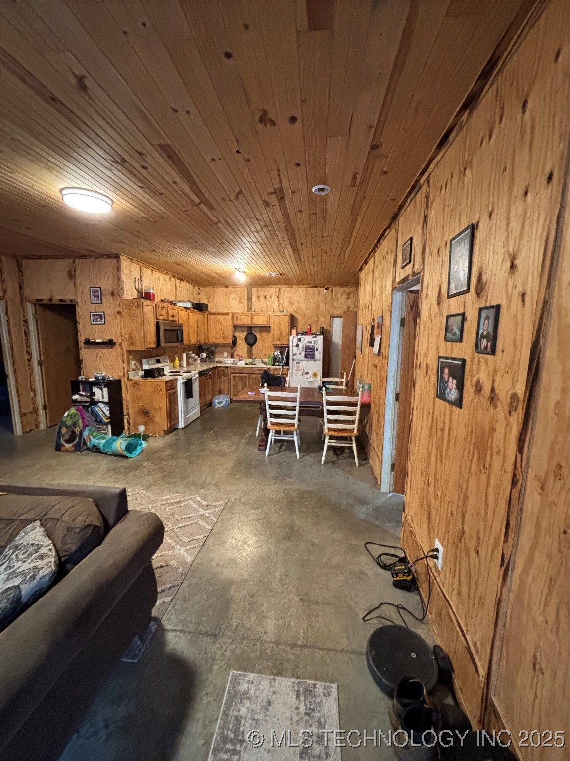 533 SW 2nd Street Adair OK 74330