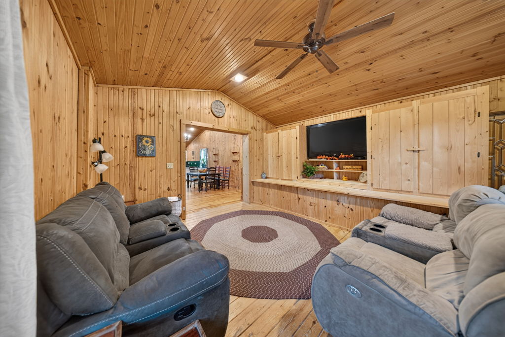 11725 S 437 Road Locust Grove OK 74352
