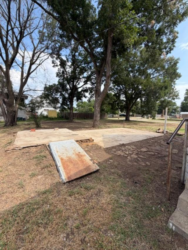 424 N Hinckley Street Holdenville OK 74848