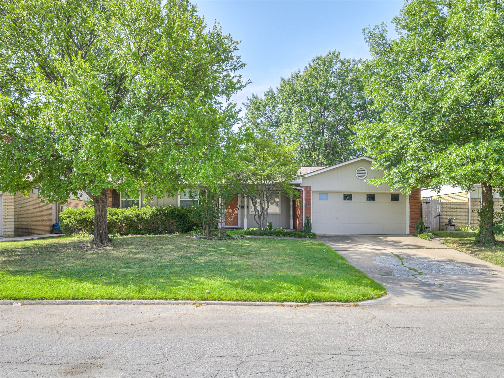 8922 E 49th Place Tulsa OK 74145
