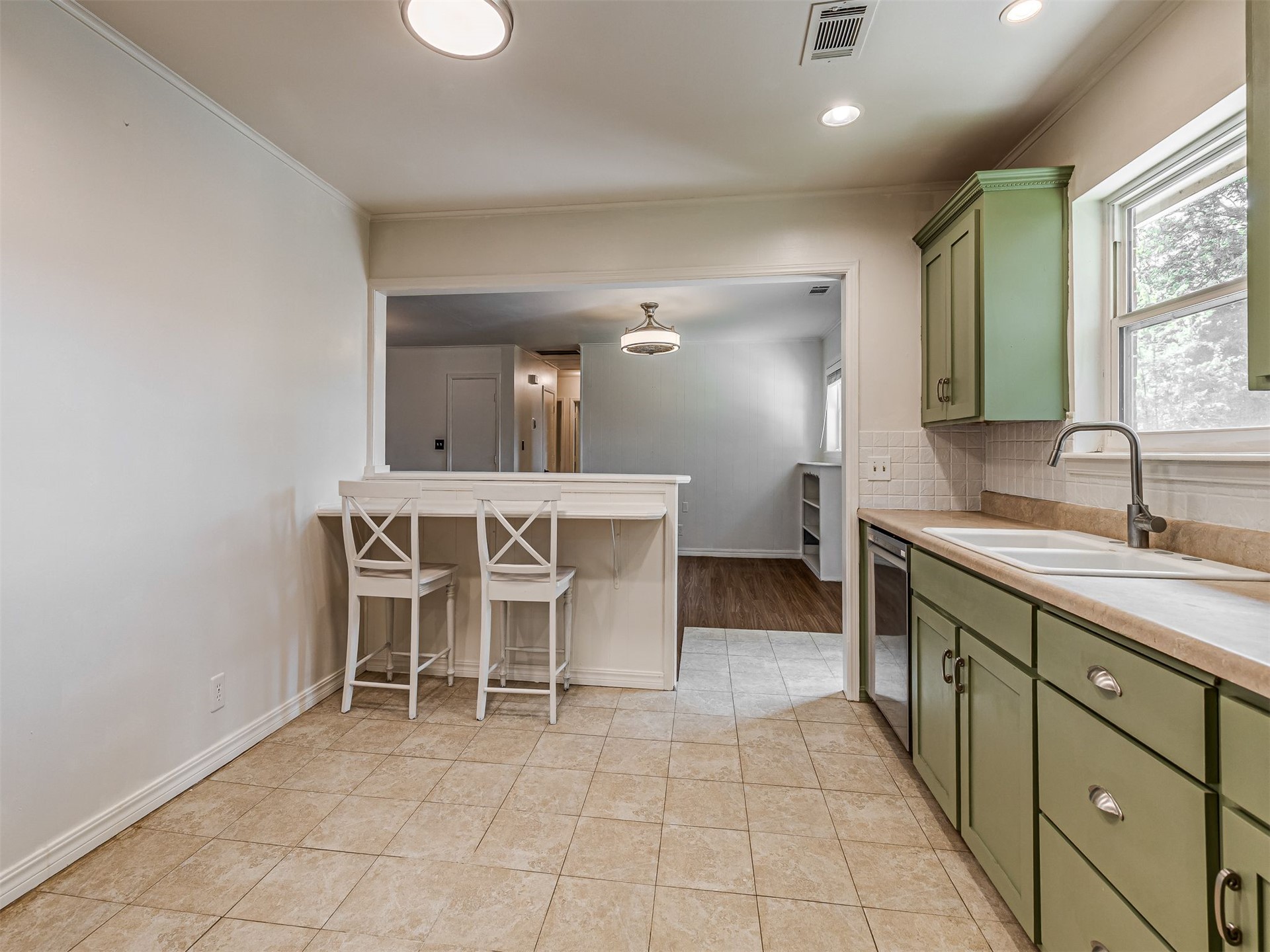8922 E 49th Place Tulsa OK 74145