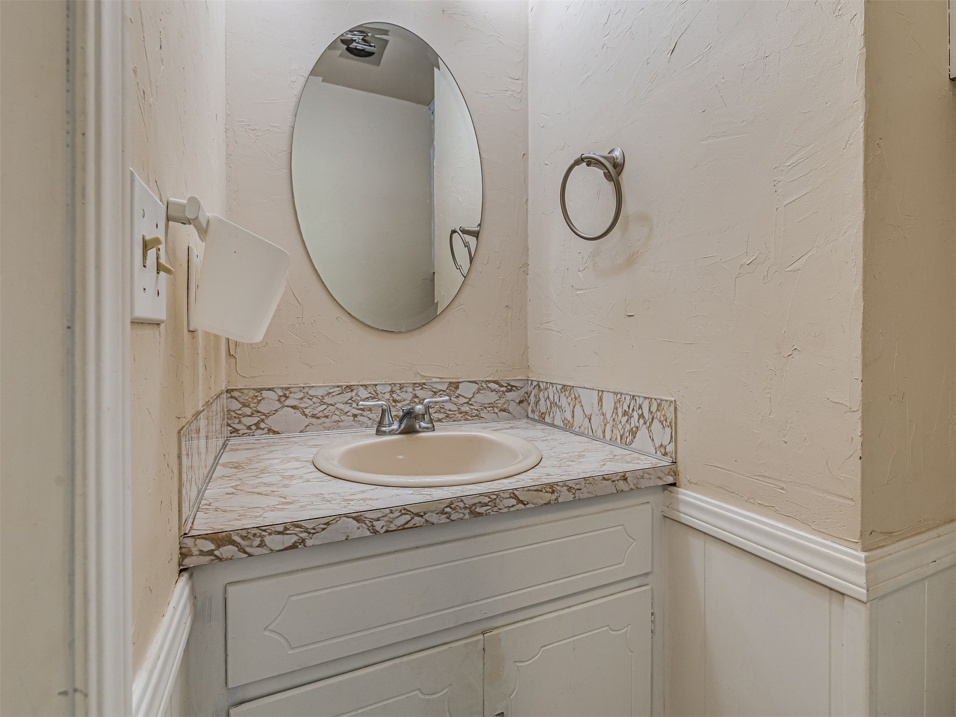 8922 E 49th Place Tulsa OK 74145