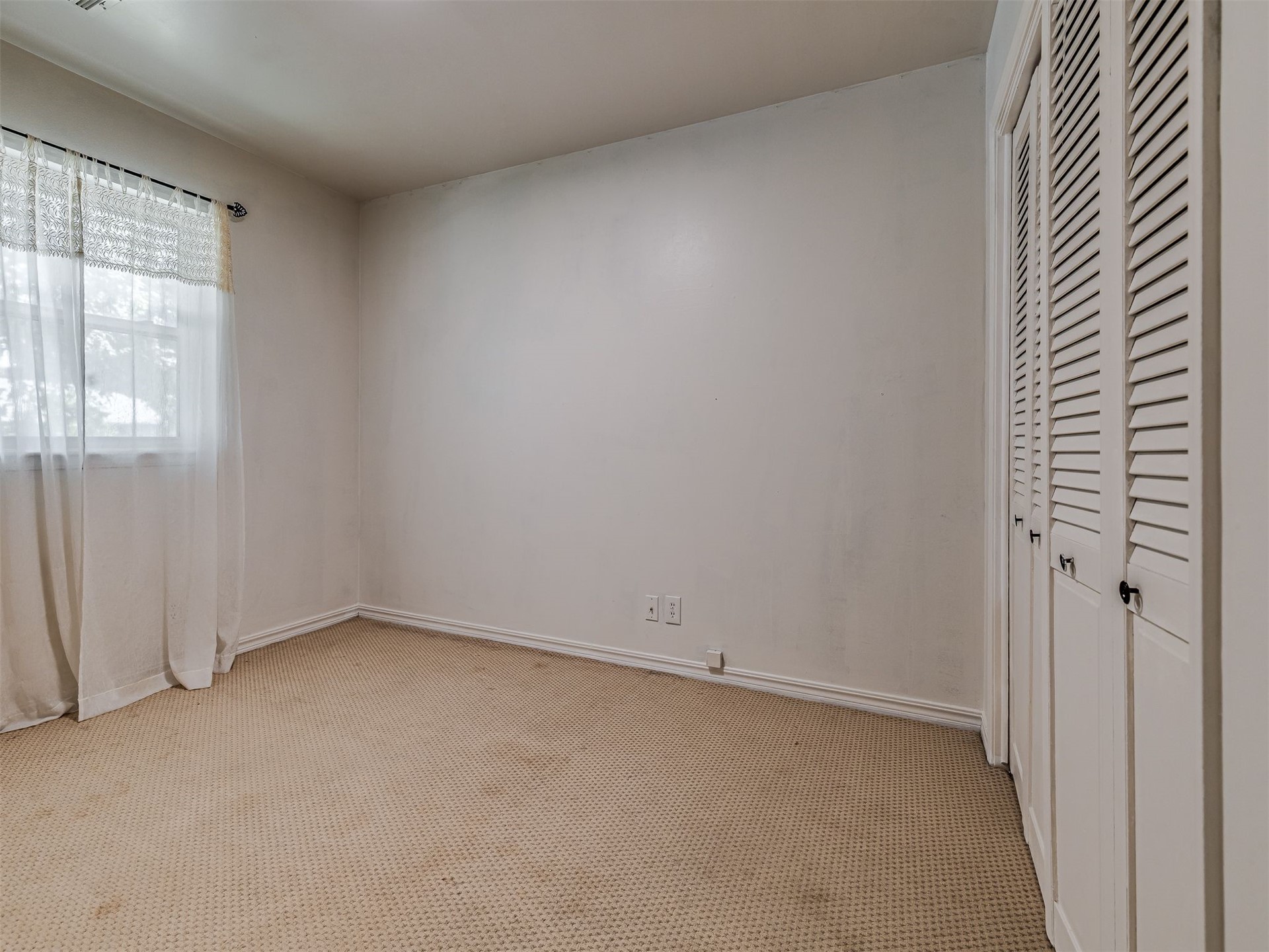 8922 E 49th Place Tulsa OK 74145