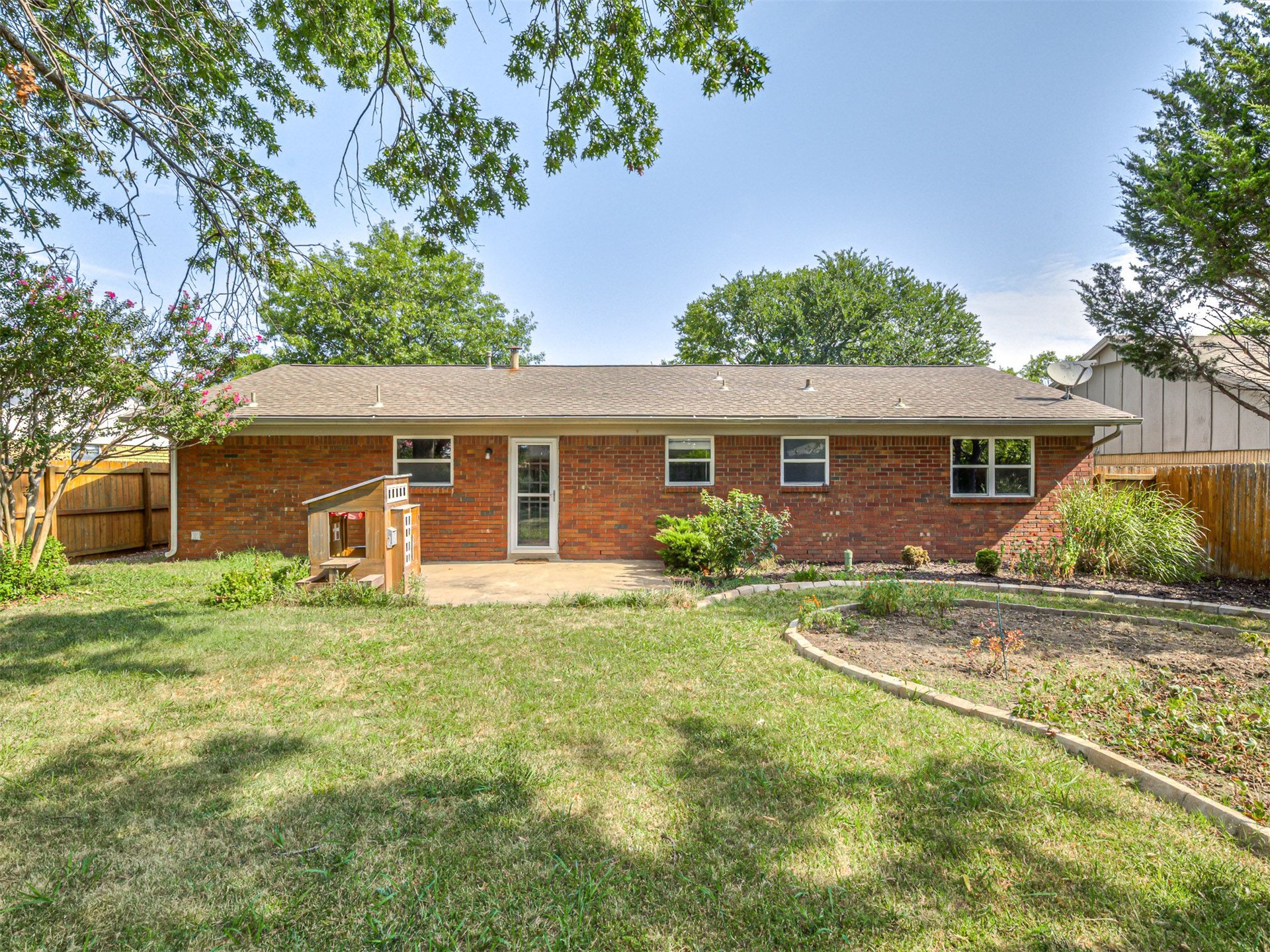 8922 E 49th Place Tulsa OK 74145