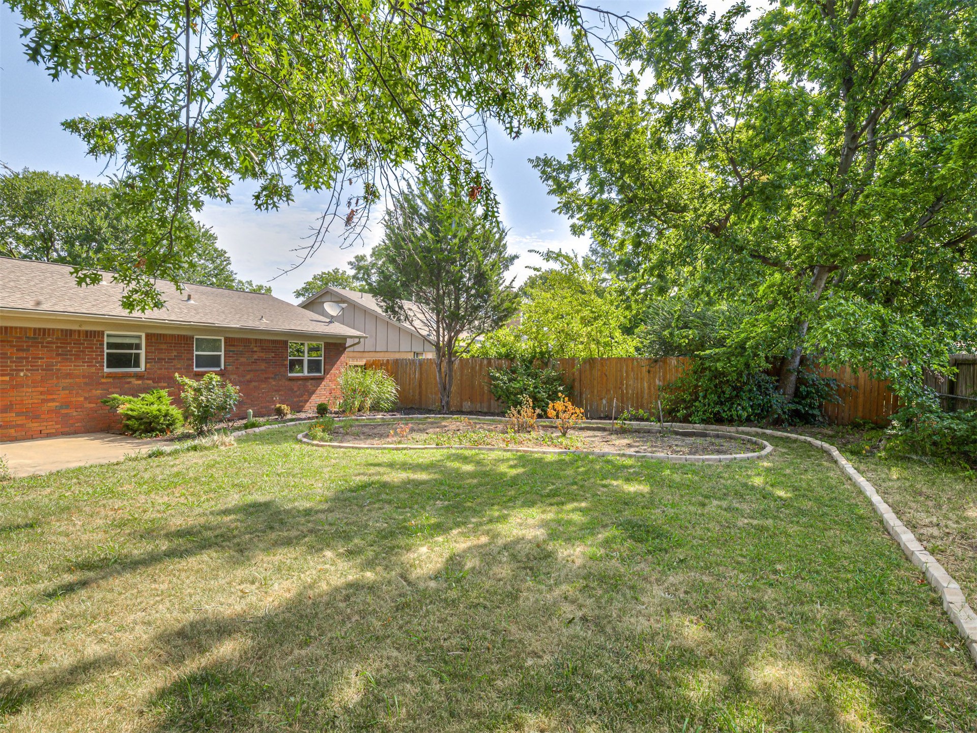 8922 E 49th Place Tulsa OK 74145