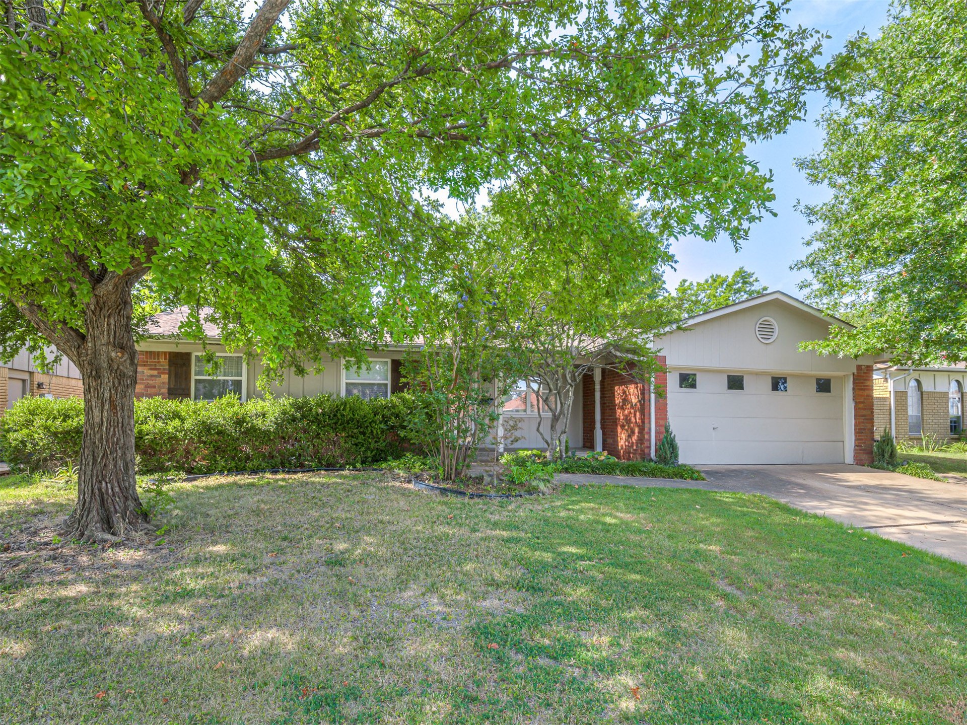 8922 E 49th Place Tulsa OK 74145