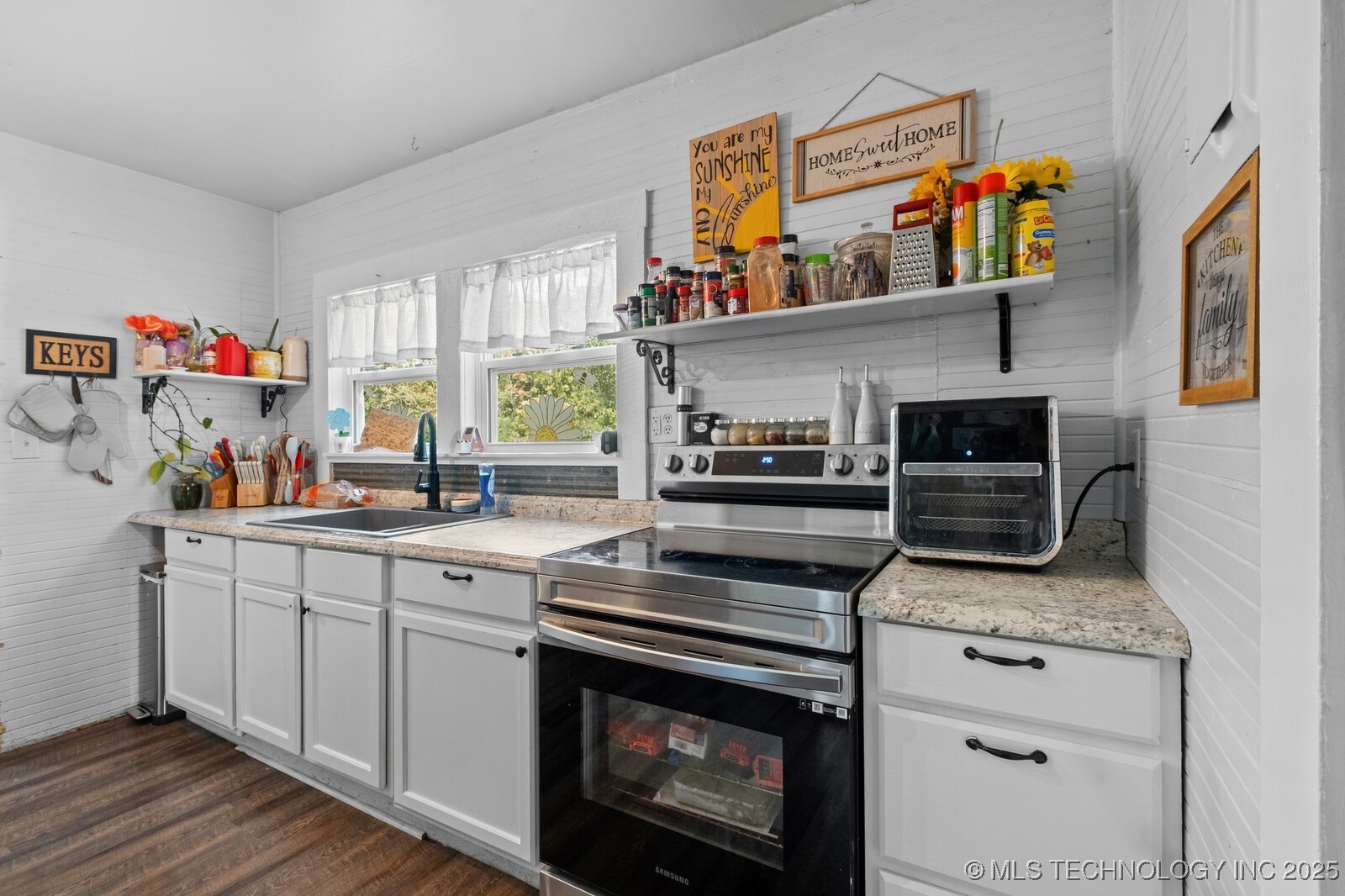 901 W Cherokee Jay OK 74346