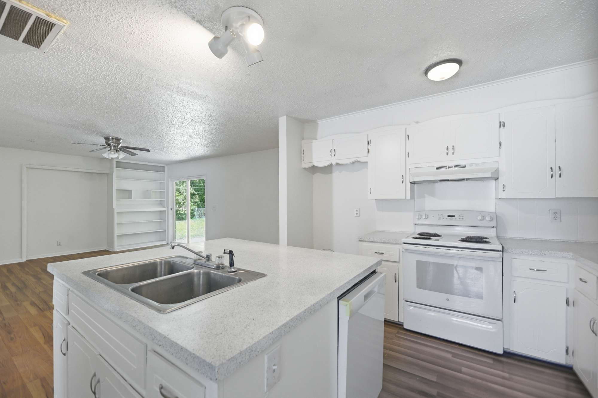 313 E Woodrow Place Tulsa OK 74106