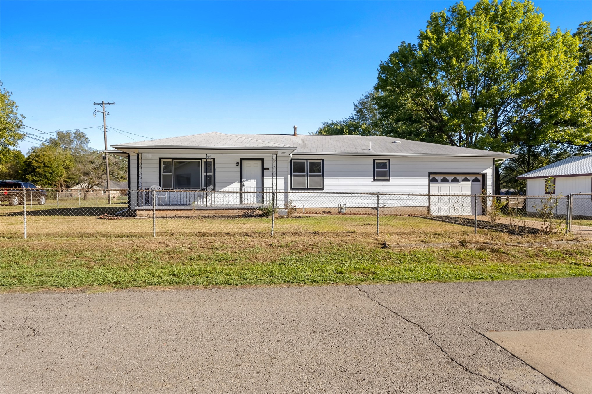 619 W Knisley Checotah OK 74426