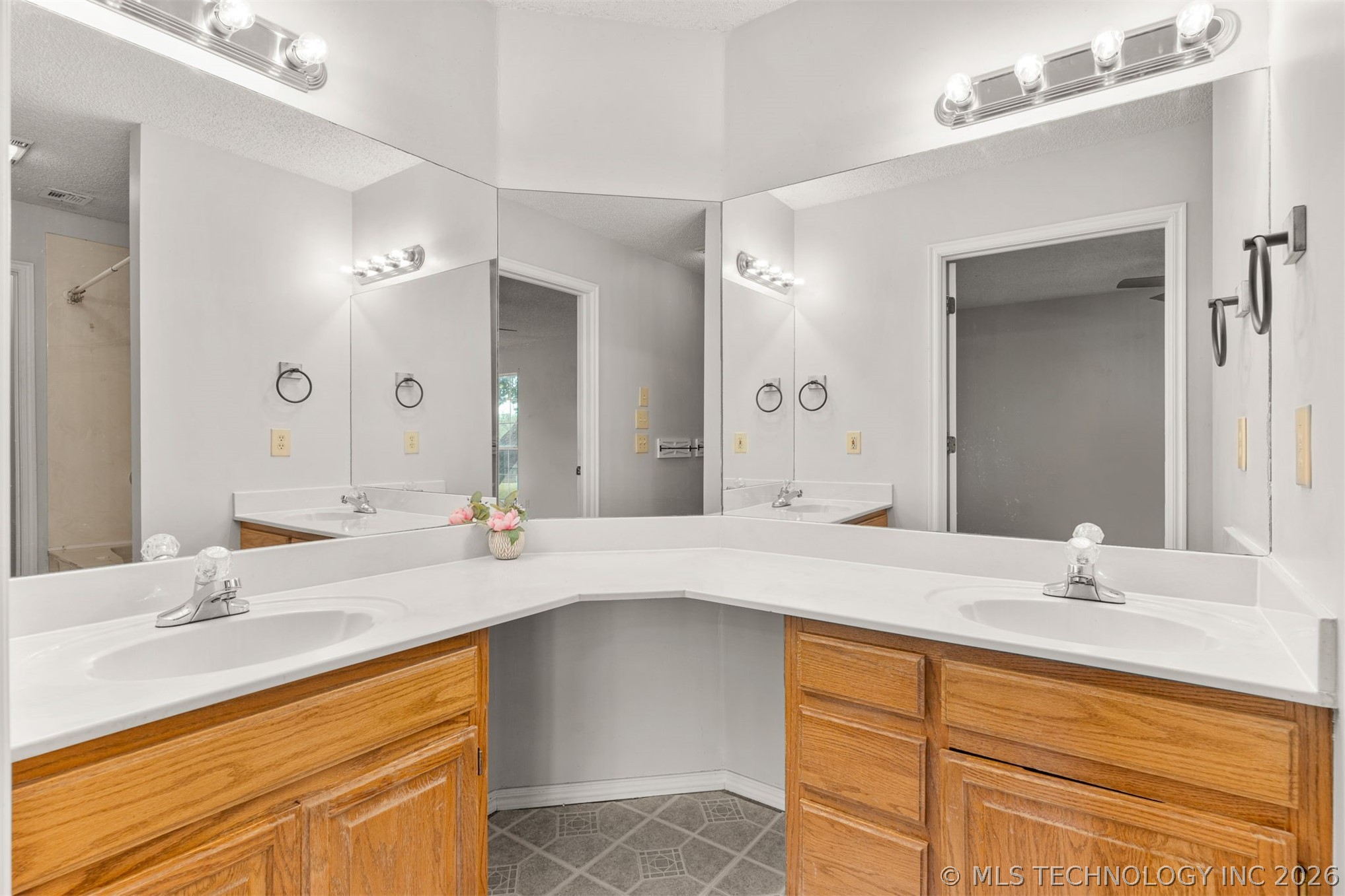 2317 SW Quail Run Drive Claremore OK 74019