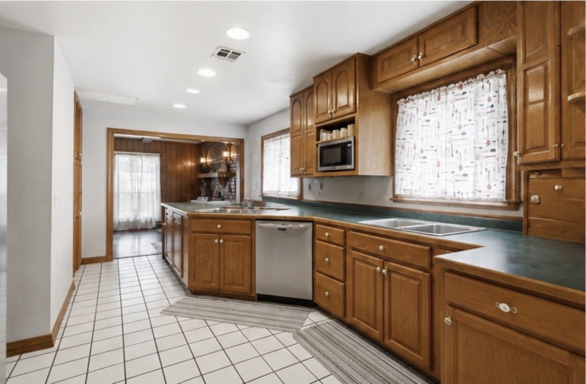 8221 E 35th Street Tulsa OK 74145