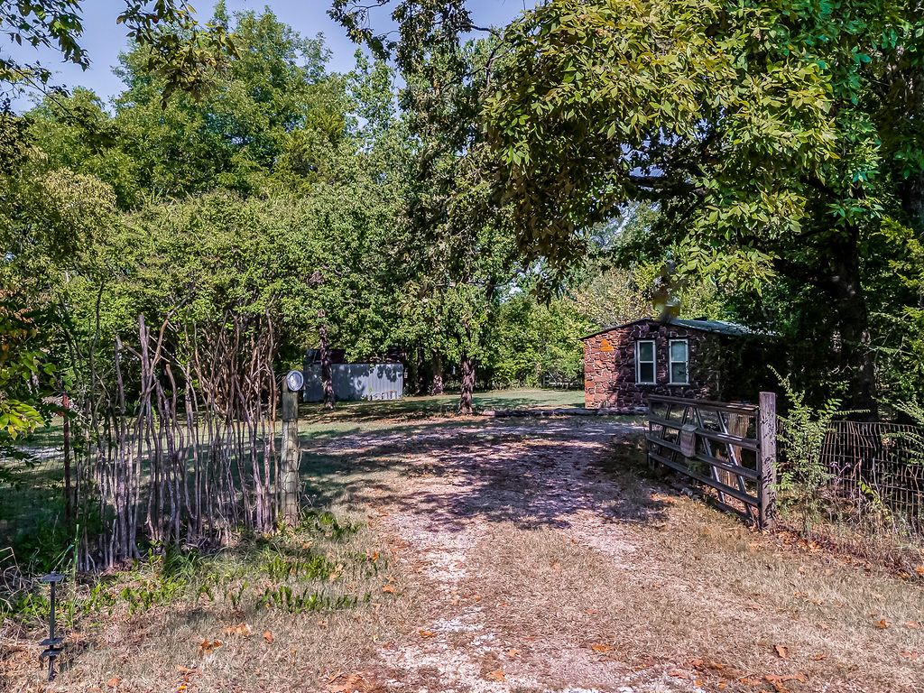 21243 W 898 Road Cookson OK 74427