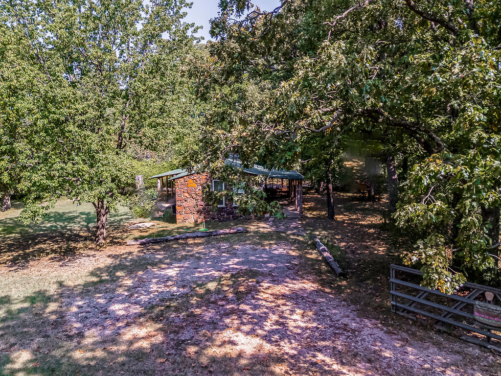 21243 W 898 Road Cookson OK 74427