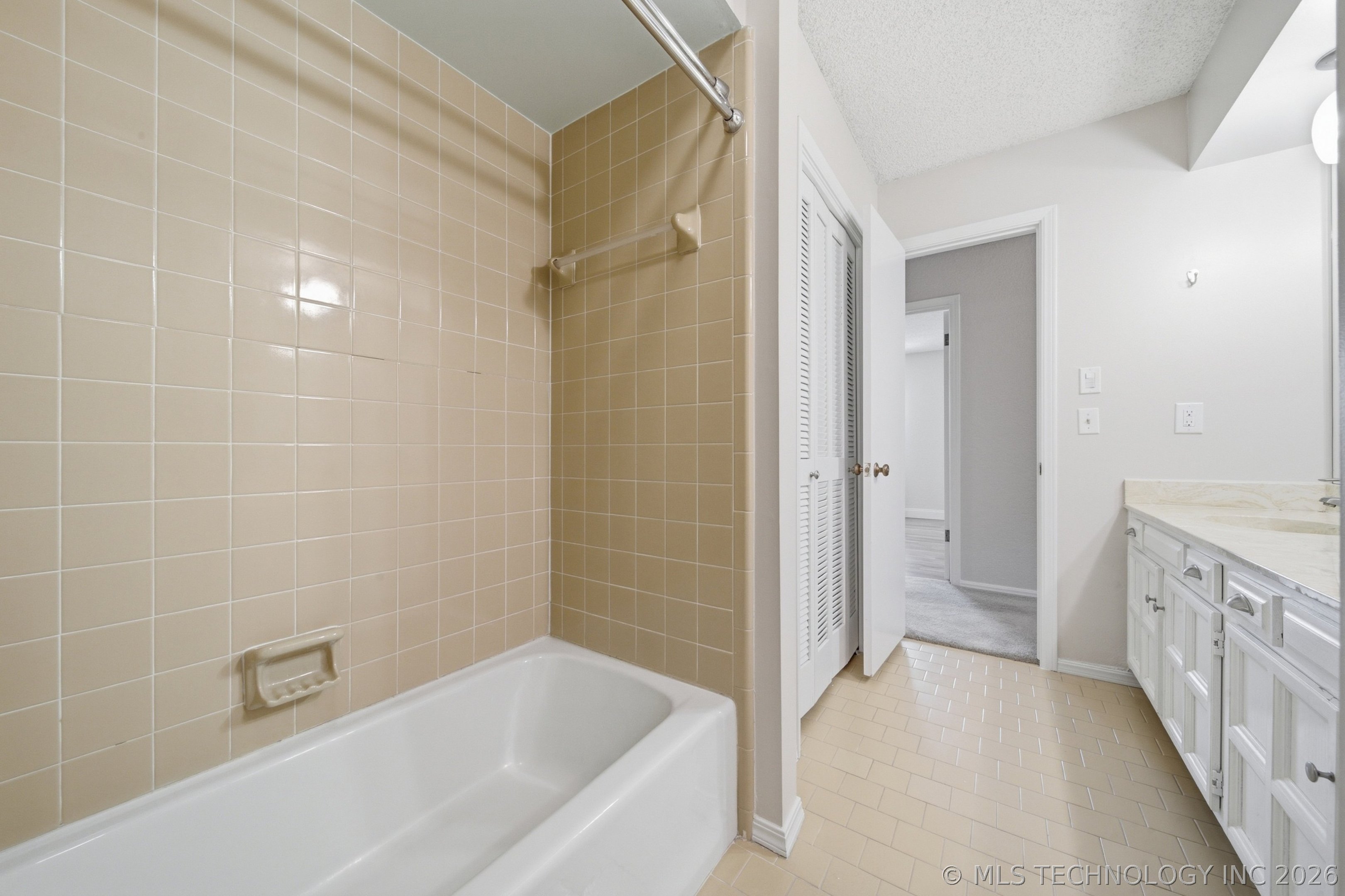 3833 E 82nd Place Tulsa OK 74137