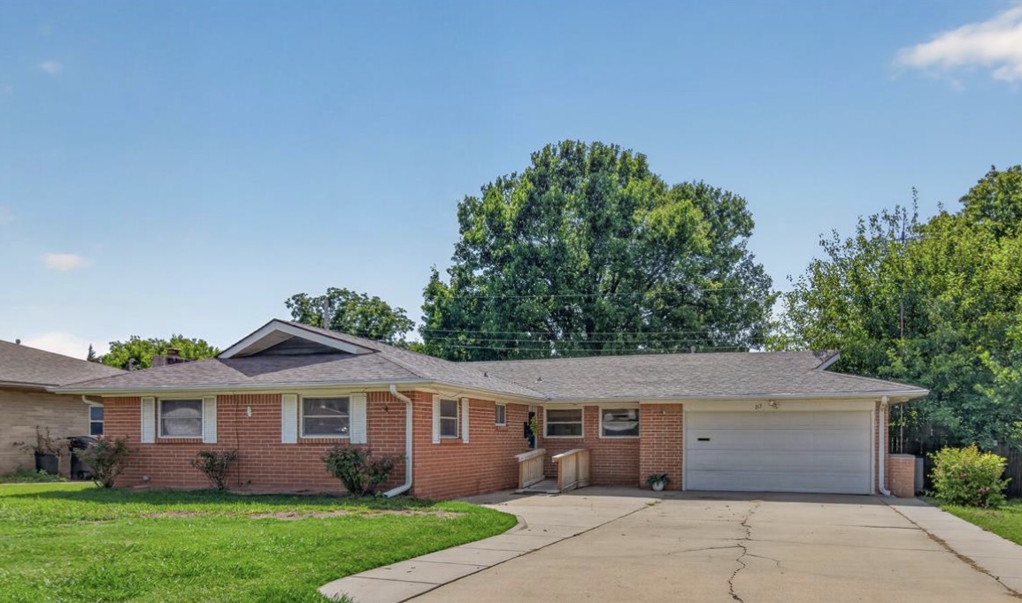 213 SE Roselawn Avenue Bartlesville OK 74006