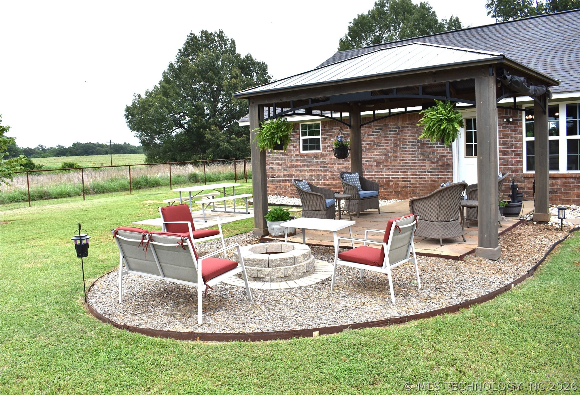 2921 E 2090 Road Hugo OK 74743