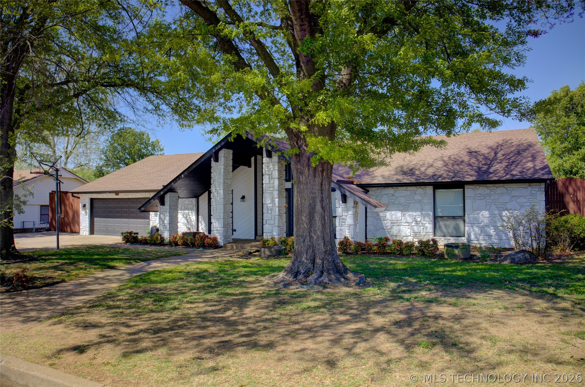2527 W 68th Place S Tulsa OK 74132