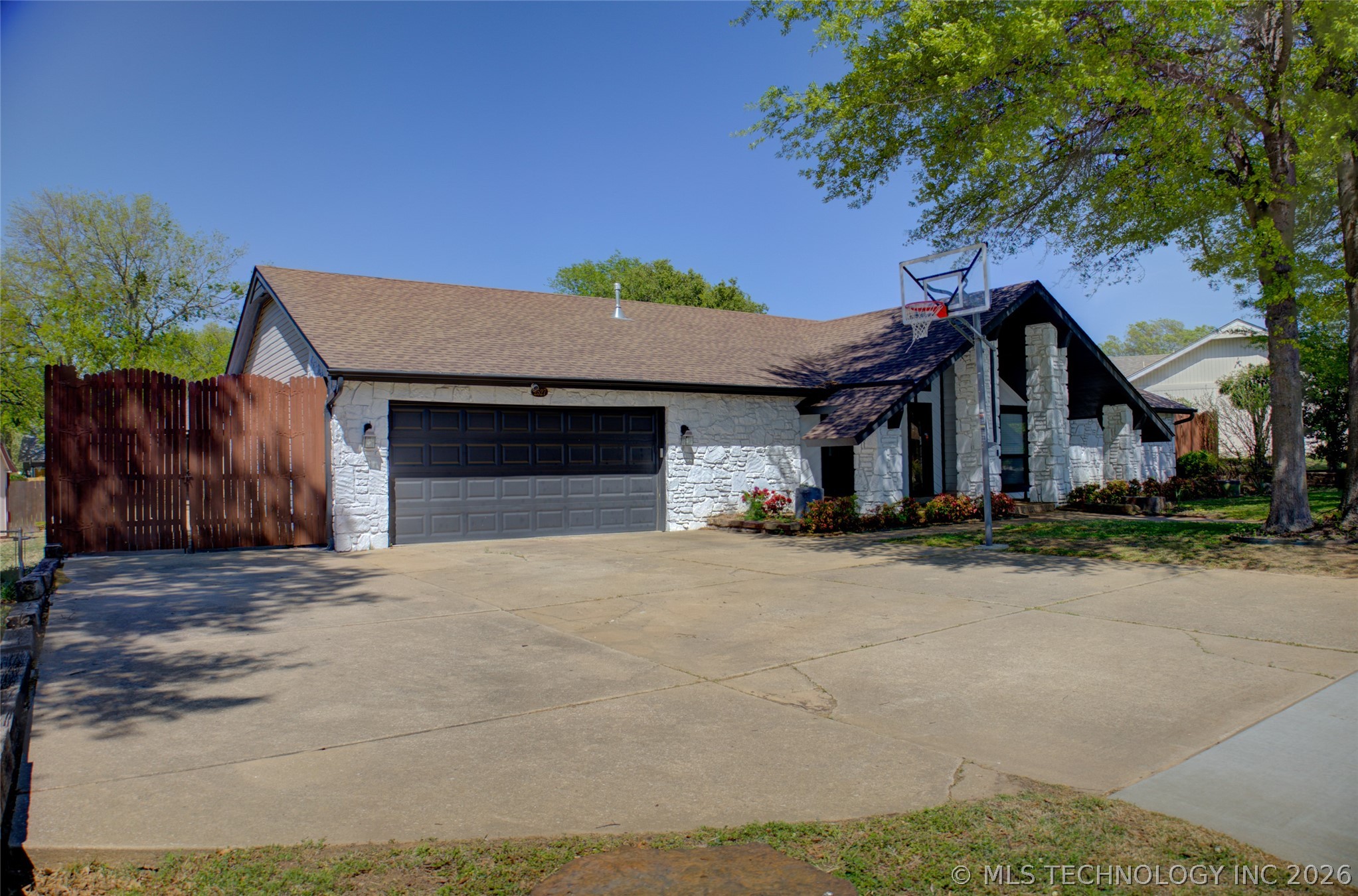 2527 W 68th Place S Tulsa OK 74132