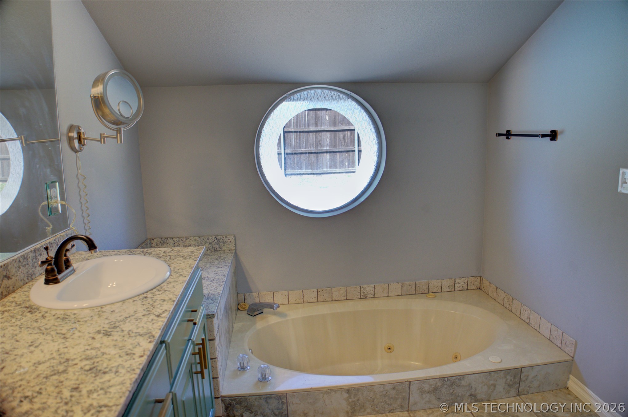 2527 W 68th Place S Tulsa OK 74132