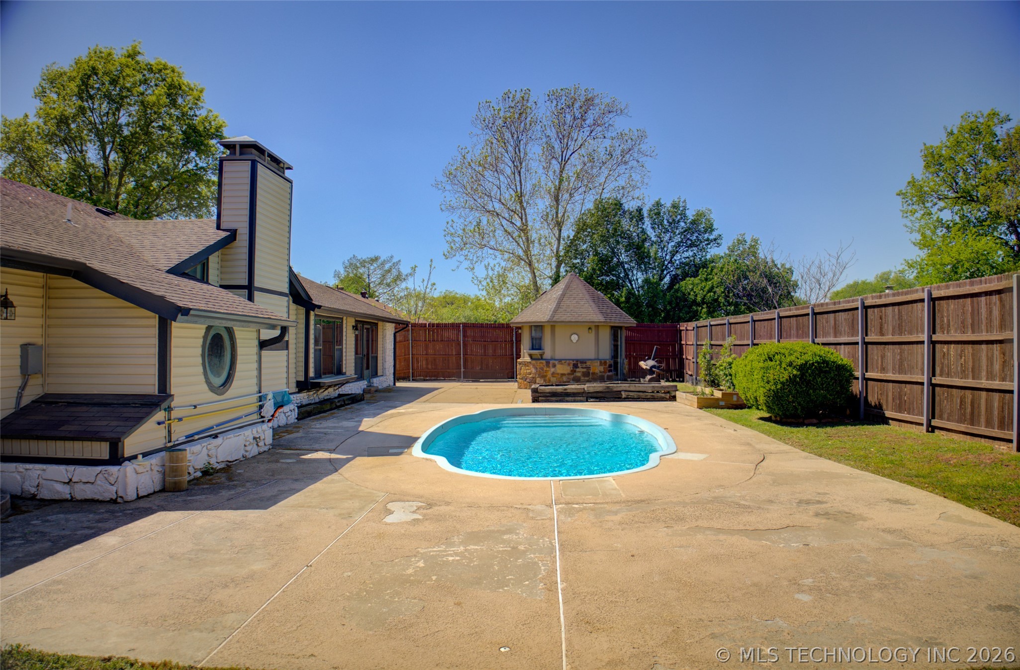2527 W 68th Place S Tulsa OK 74132