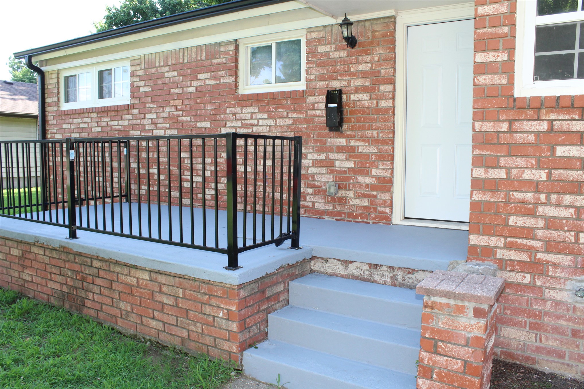 208 N 43 Westavenue Tulsa OK 74127
