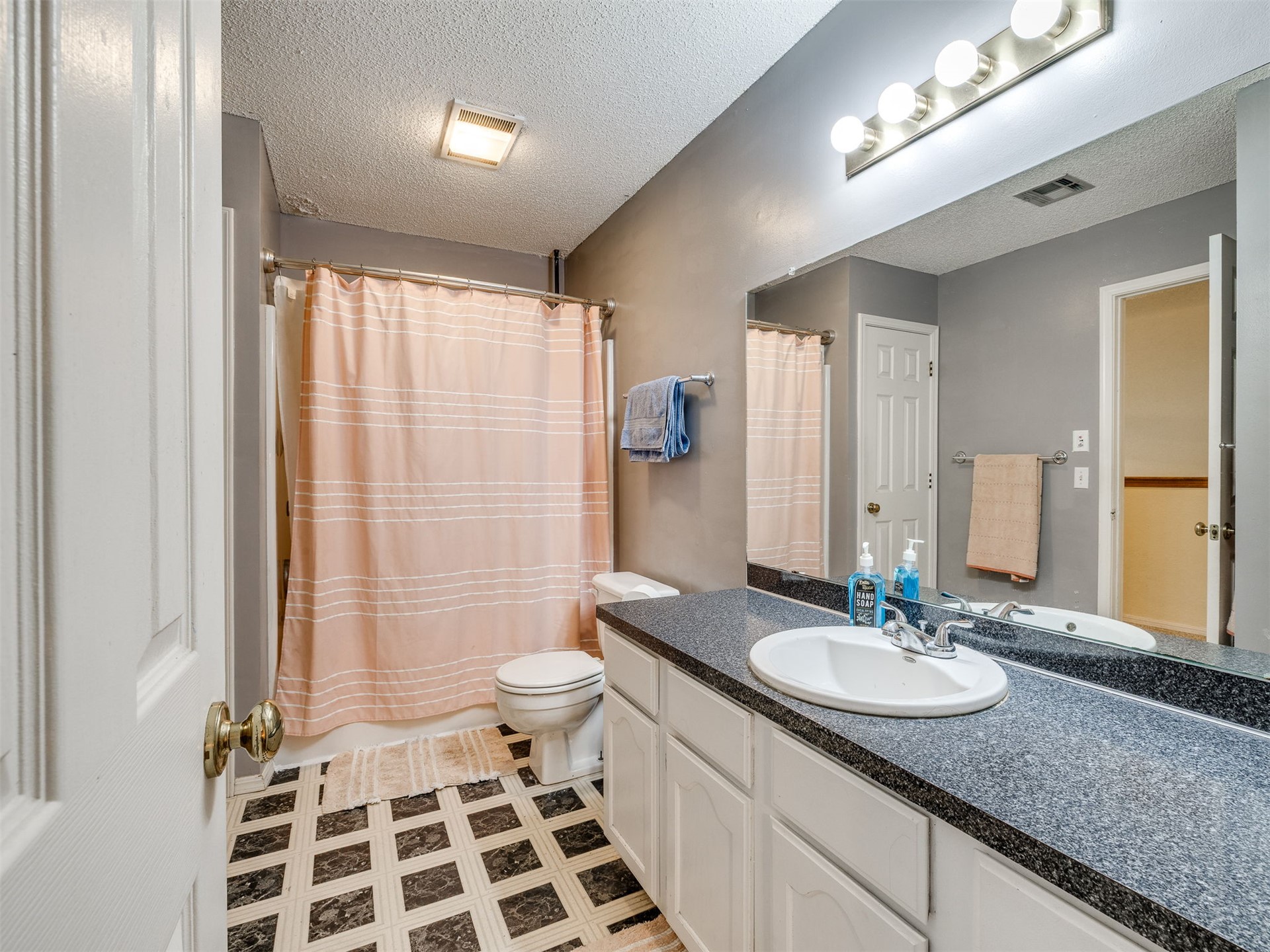 1202 W Los Angeles Circle Broken Arrow OK 74011