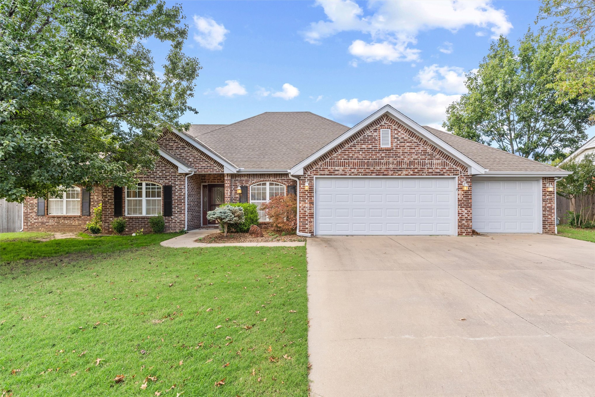 1923 Rolling Hills Drive Bartlesville OK 74006