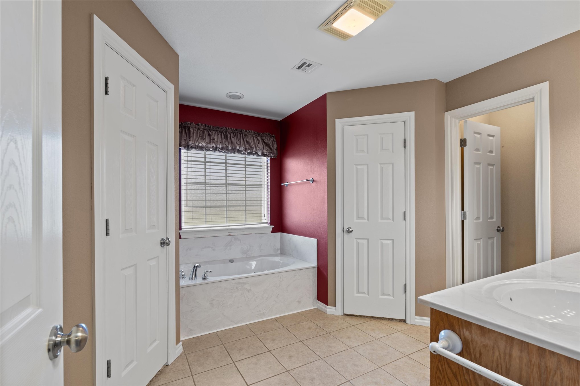 1923 Rolling Hills Drive Bartlesville OK 74006