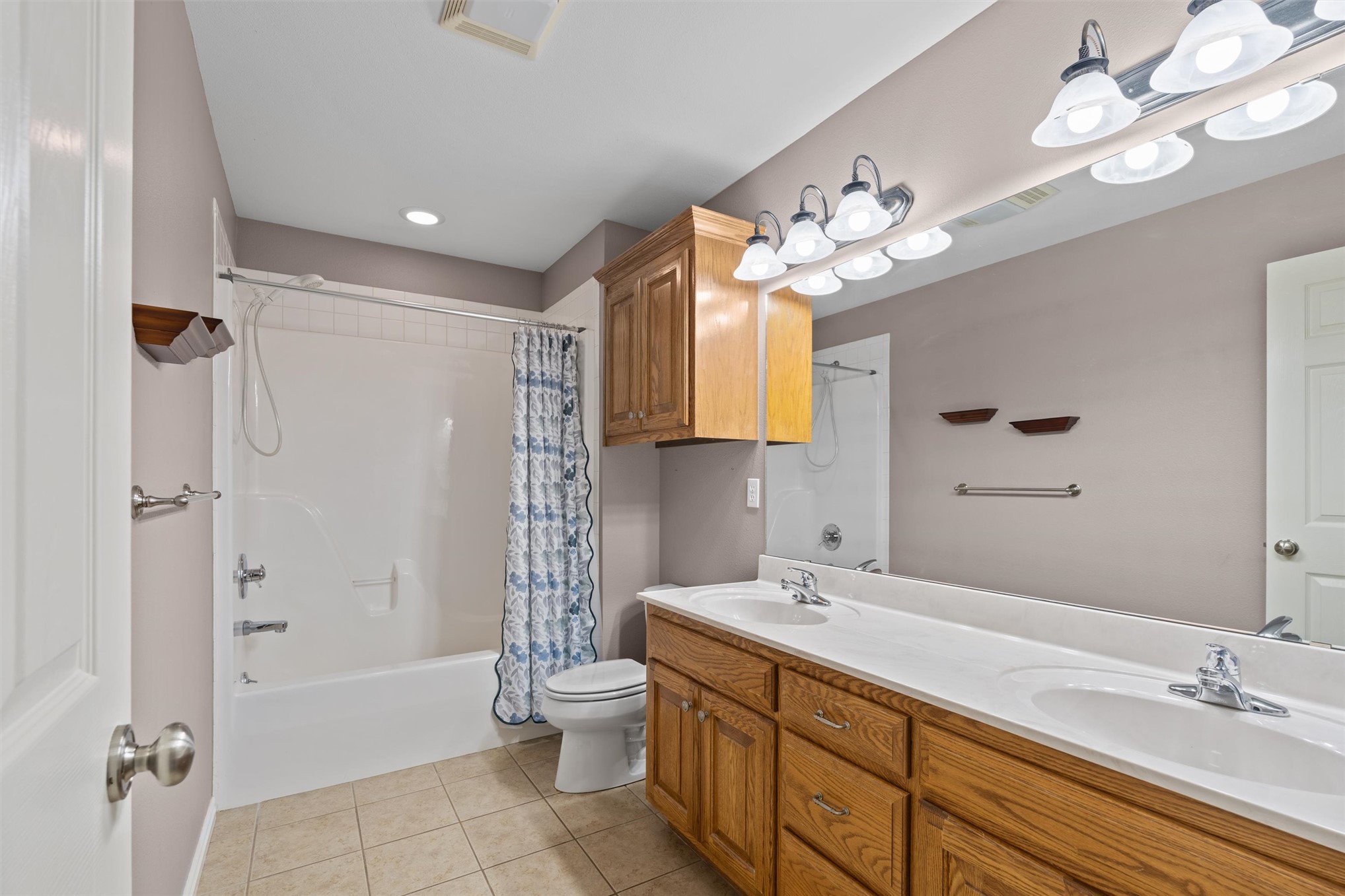 1923 Rolling Hills Drive Bartlesville OK 74006