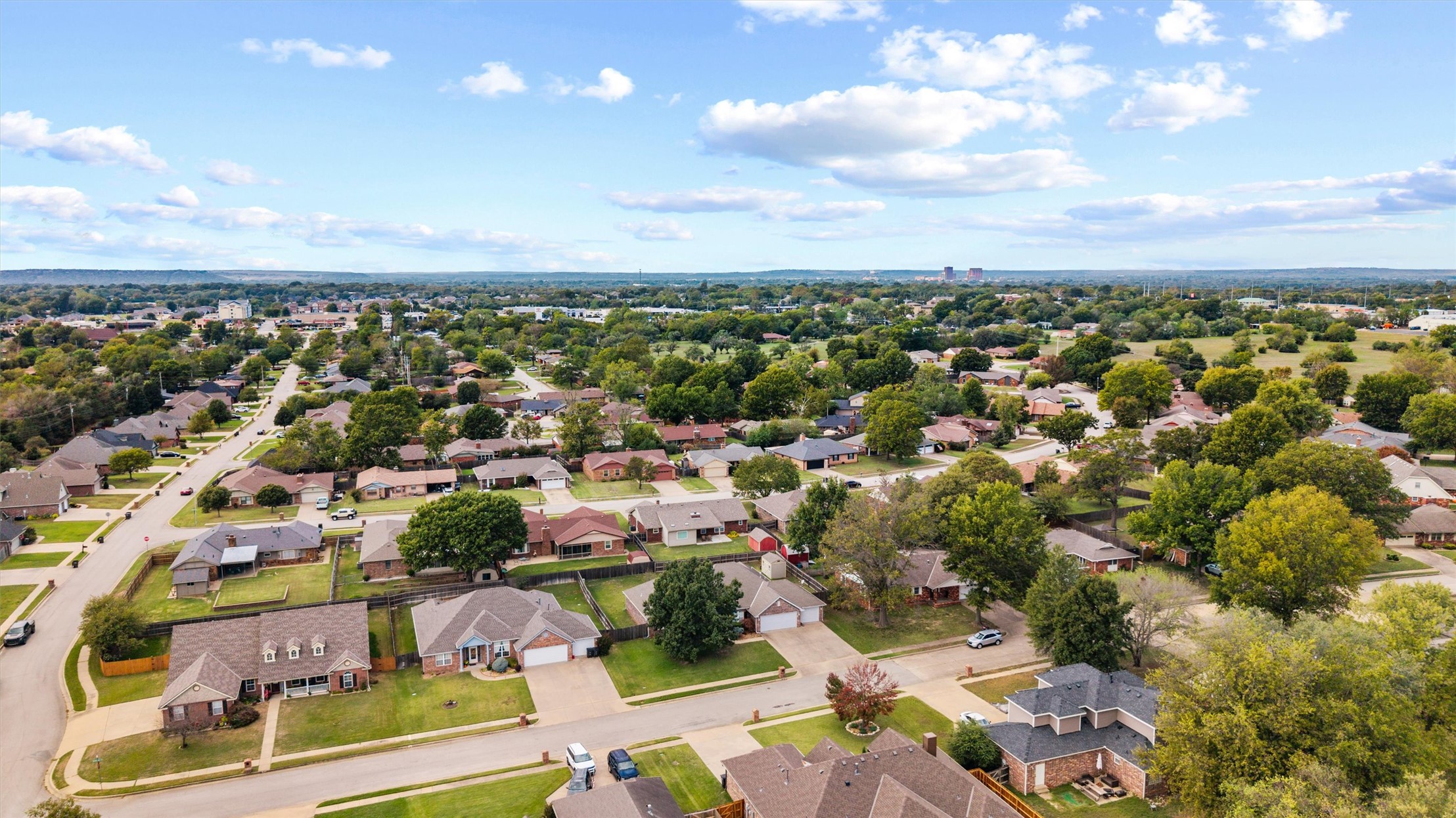 1923 Rolling Hills Drive Bartlesville OK 74006