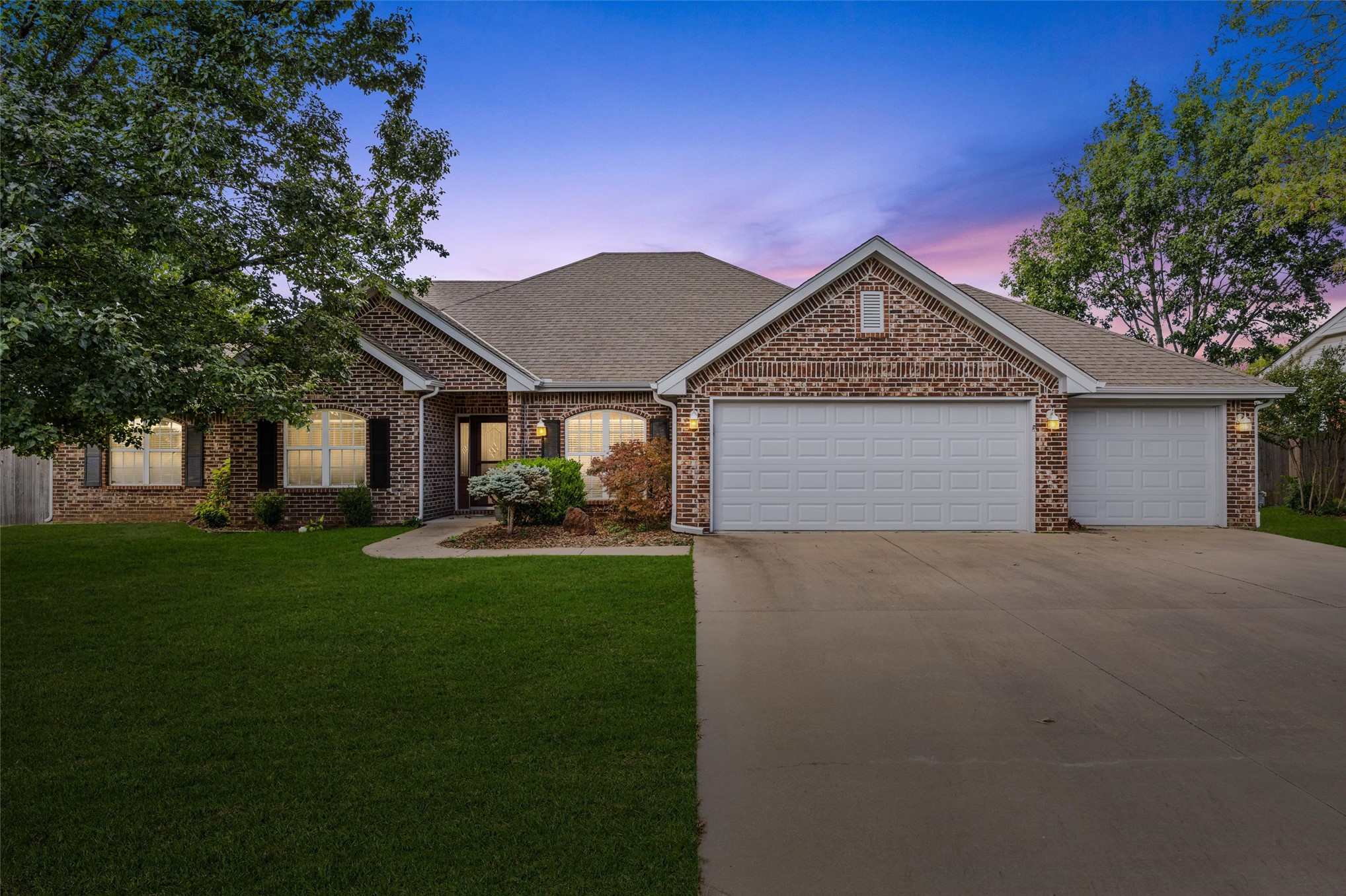 1923 Rolling Hills Drive Bartlesville OK 74006
