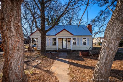 425 E Park Avenue Waurika OK 73573