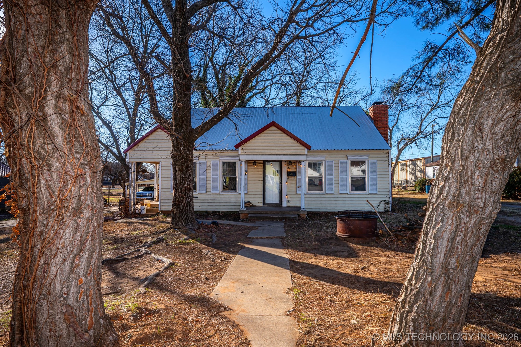 425 E Park Avenue Waurika OK 73573