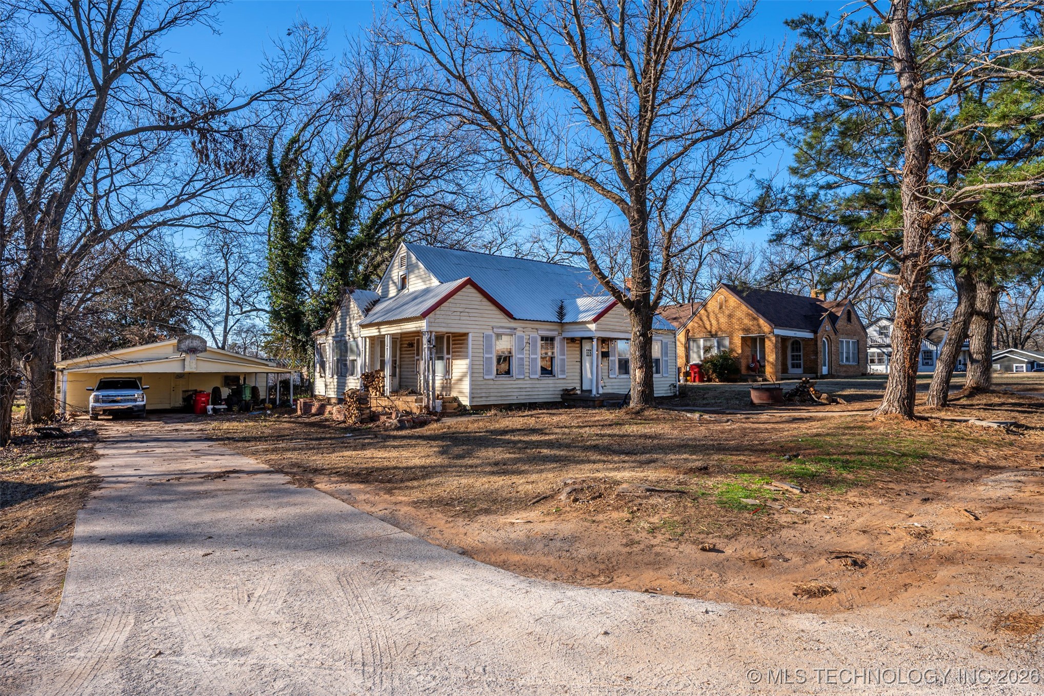 425 E Park Avenue Waurika OK 73573