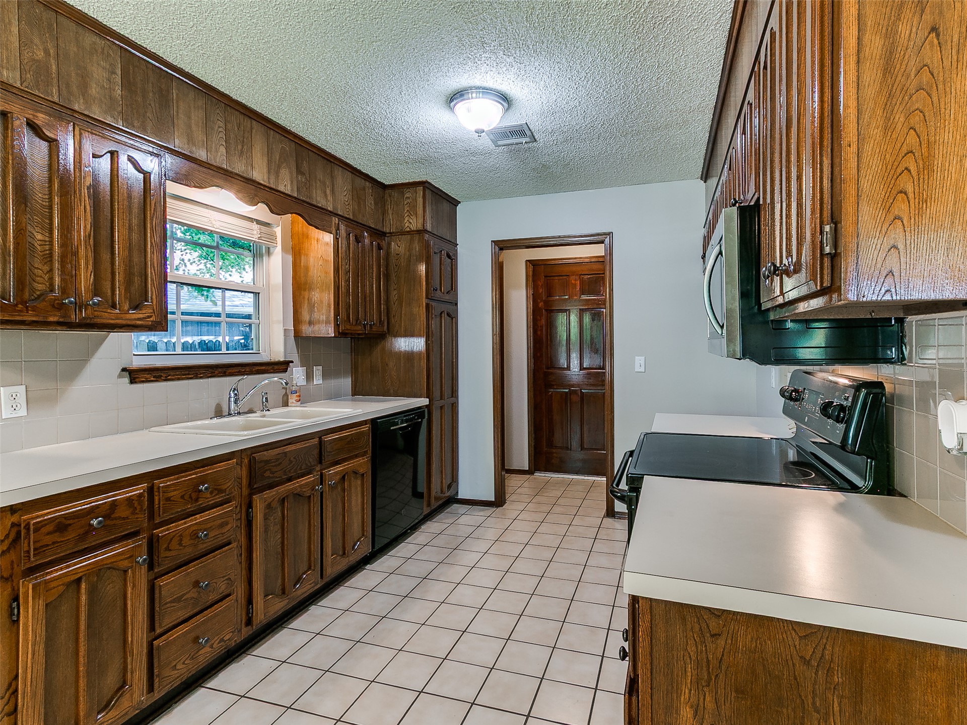 1601 W Roanoke Street N Broken Arrow OK 74011