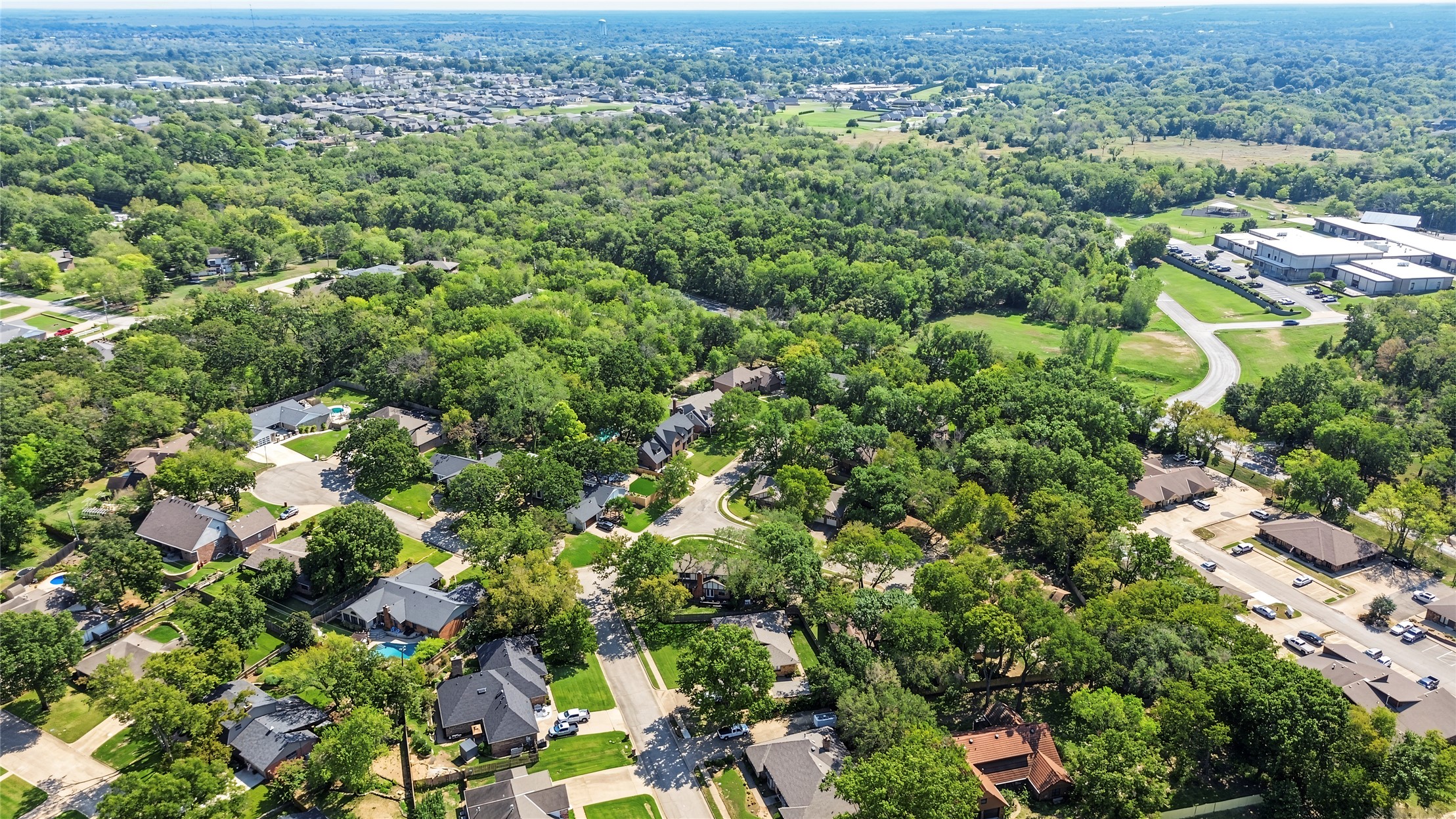 1624 Cherokee Hills Drive Bartlesville OK 74006