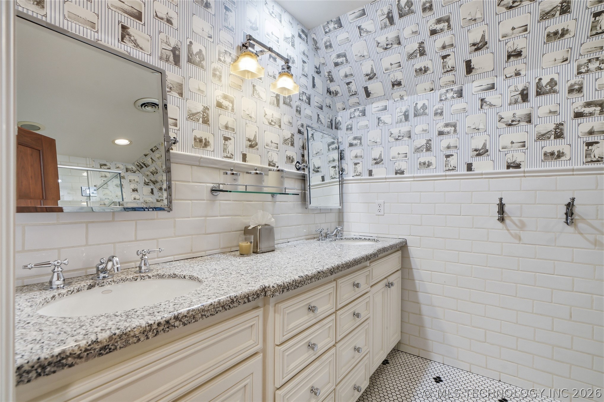 3106 S Columbia Circle Tulsa OK 74105