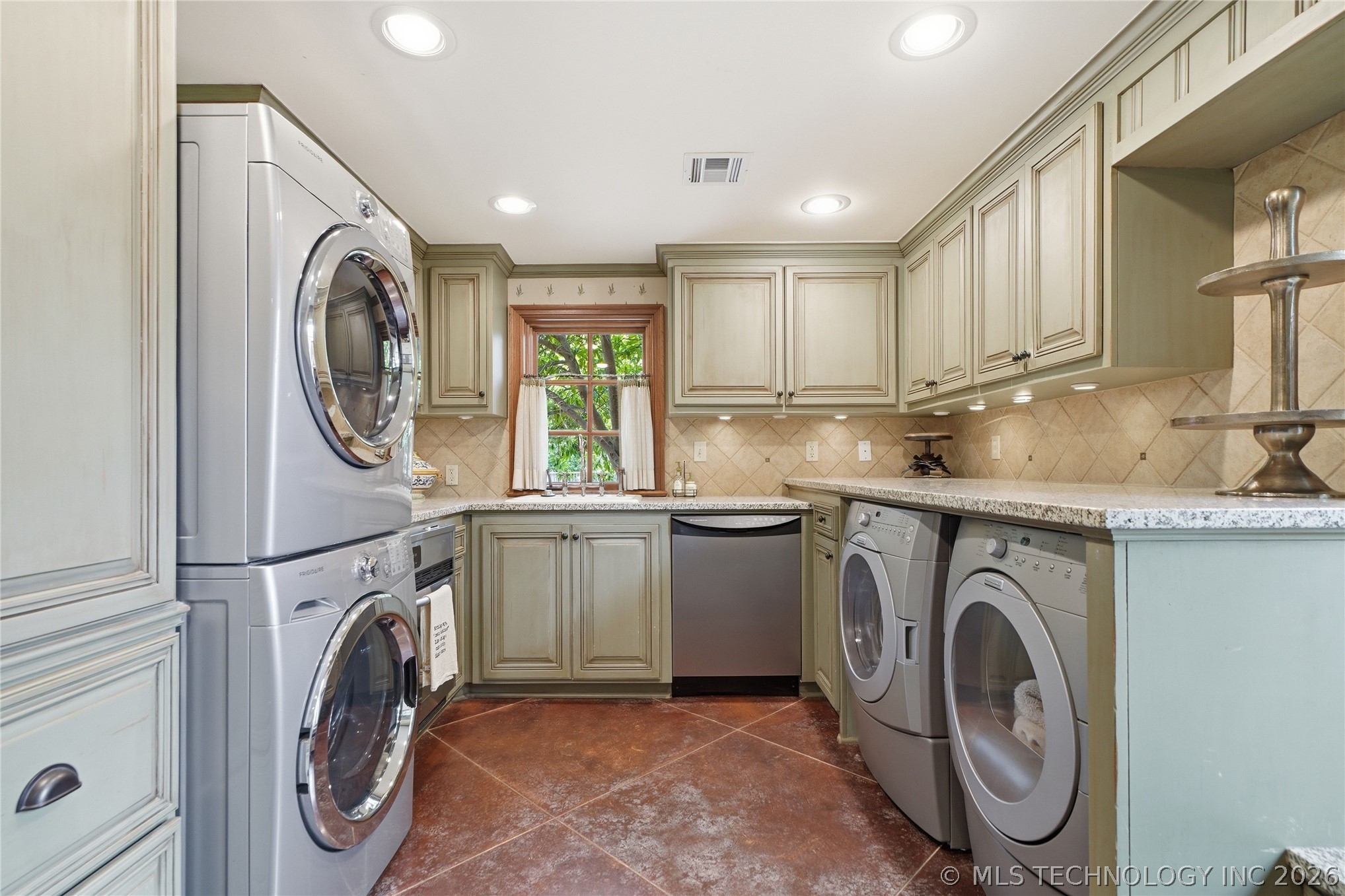 3106 S Columbia Circle Tulsa OK 74105
