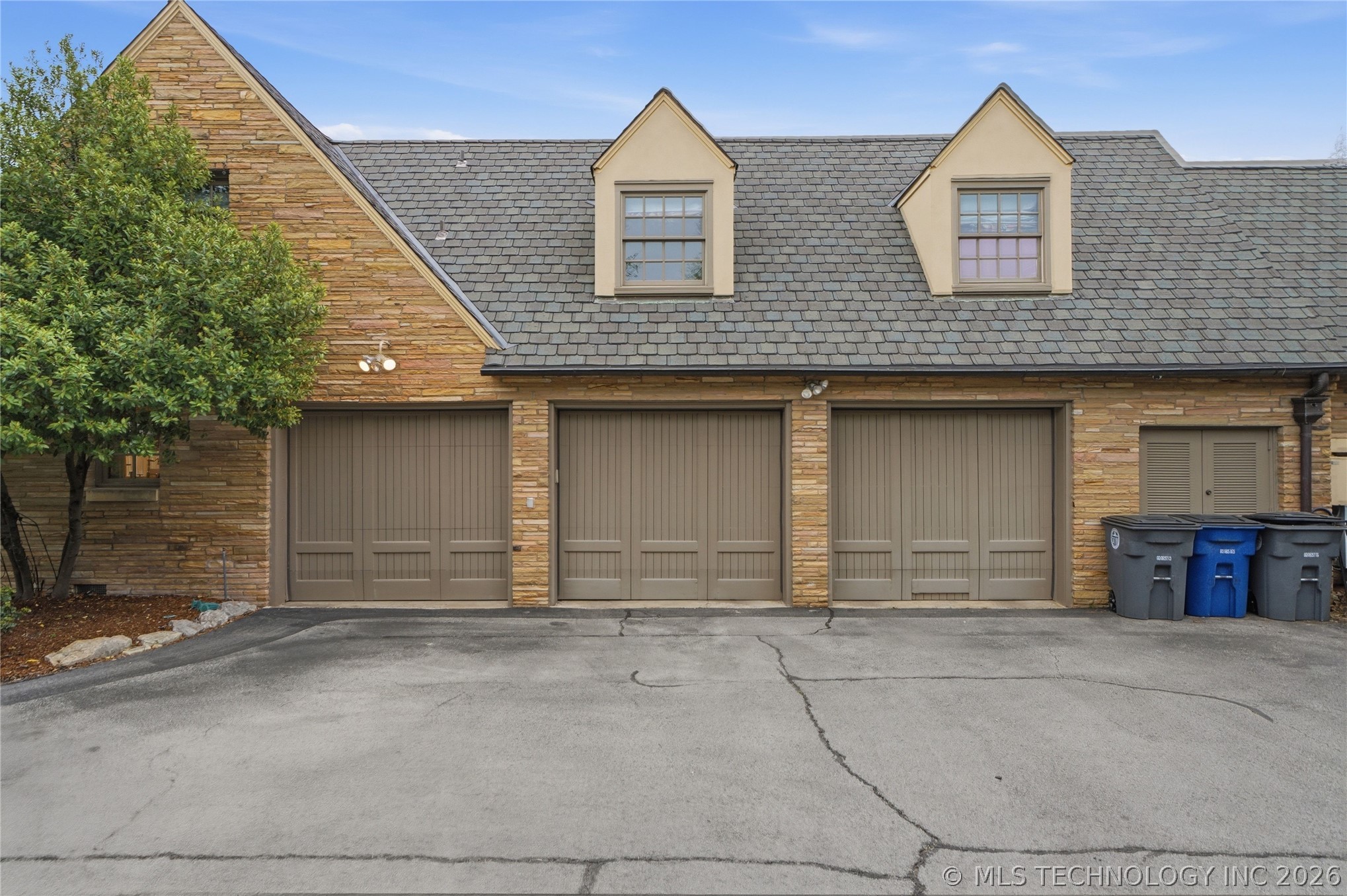 3106 S Columbia Circle Tulsa OK 74105