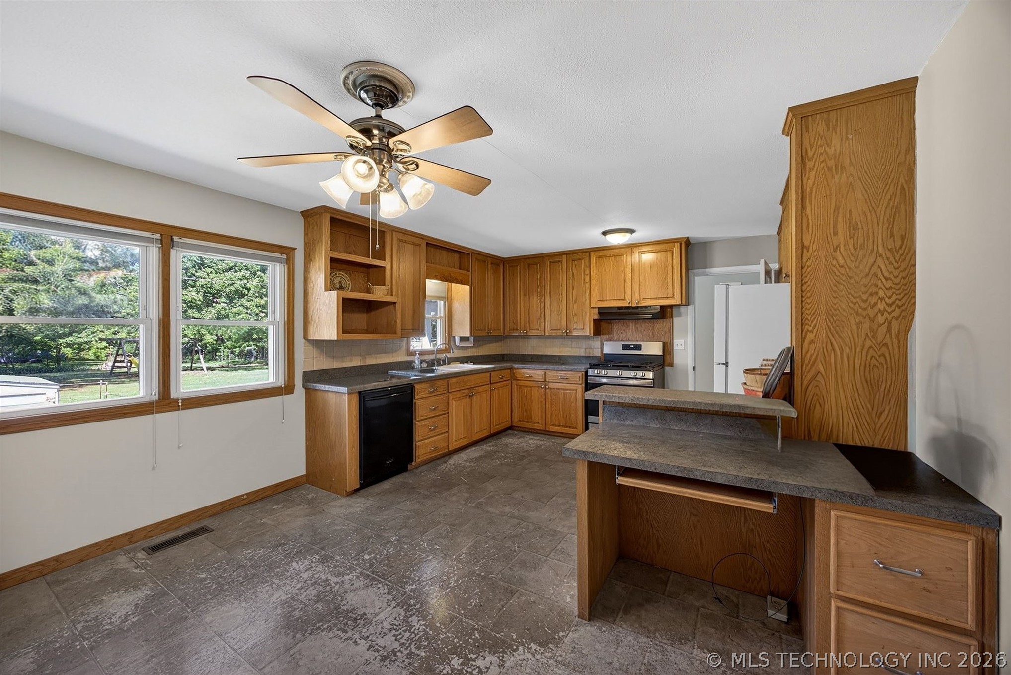 15083 State Highway 82 Tahlequah OK 74464