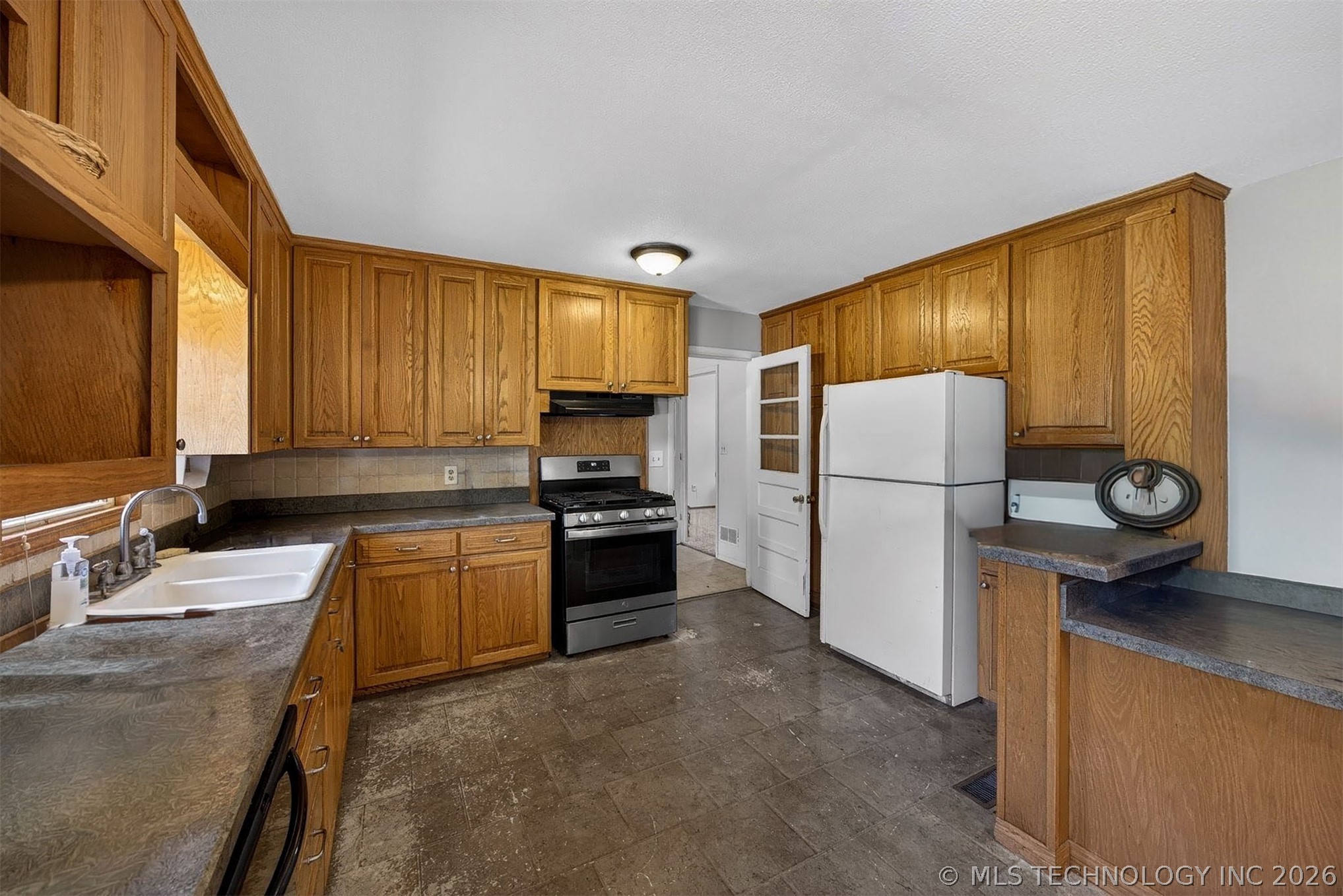 15083 State Highway 82 Tahlequah OK 74464