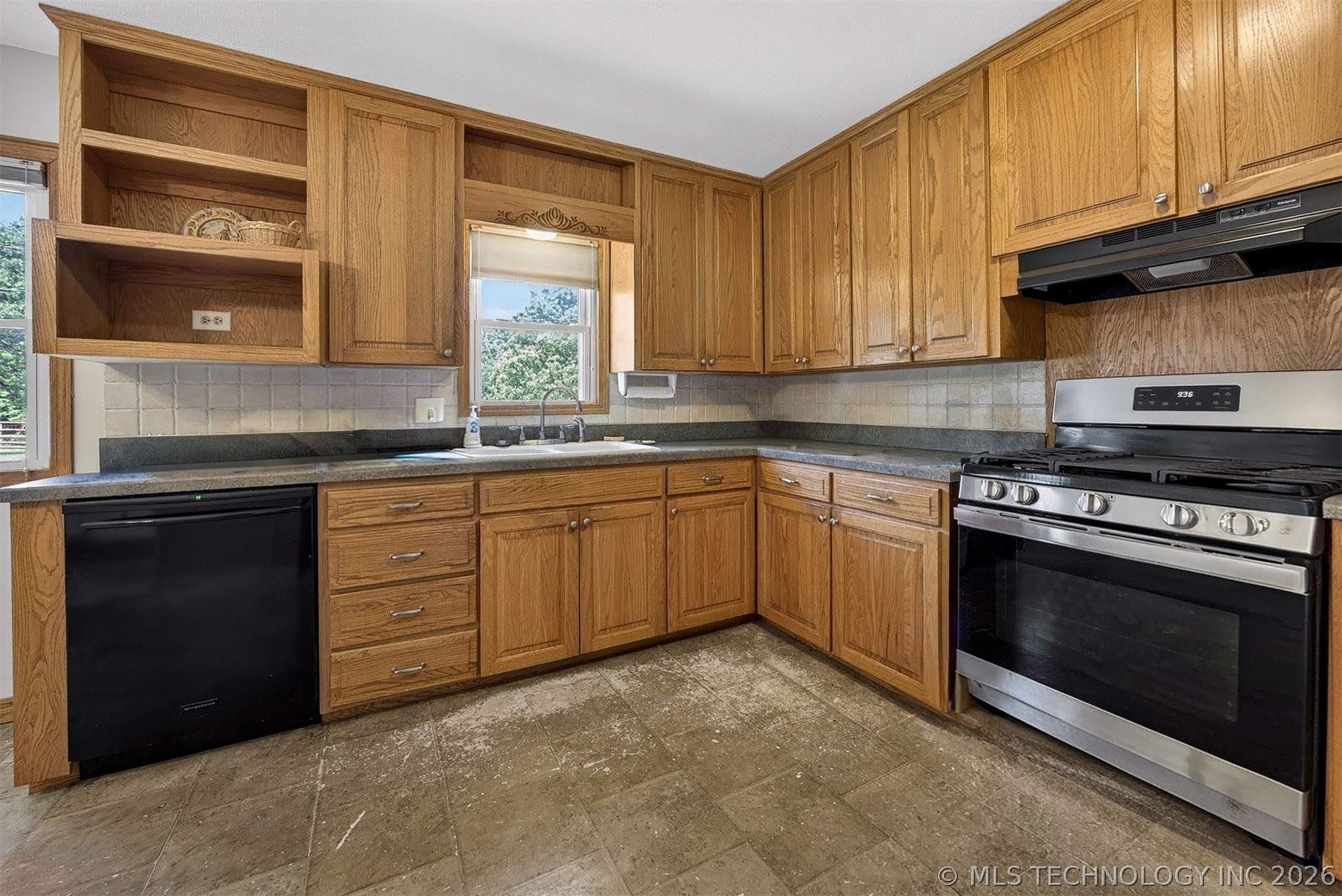 15083 State Highway 82 Tahlequah OK 74464