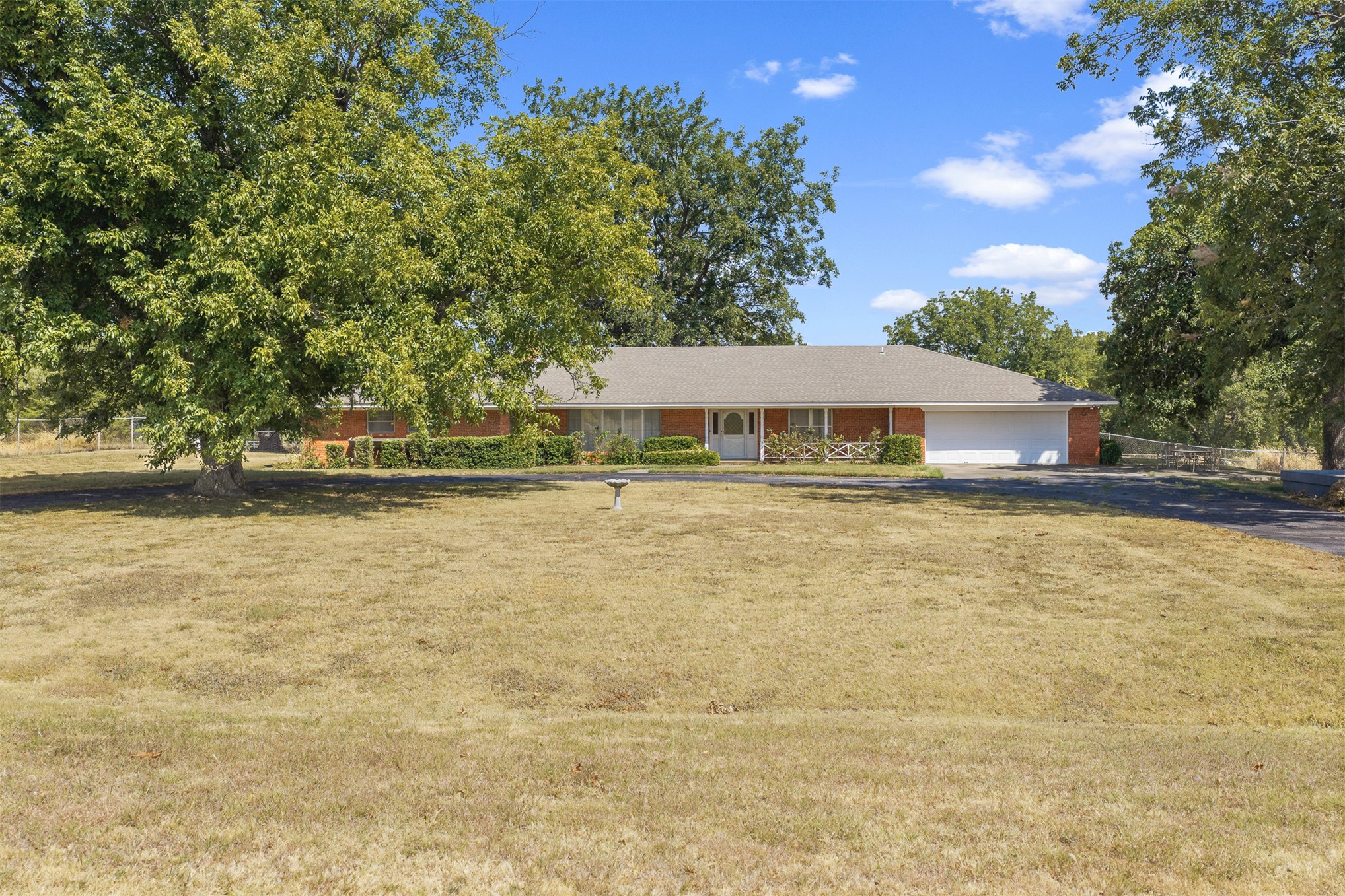 2011 W 1st Street Sulphur OK 73086