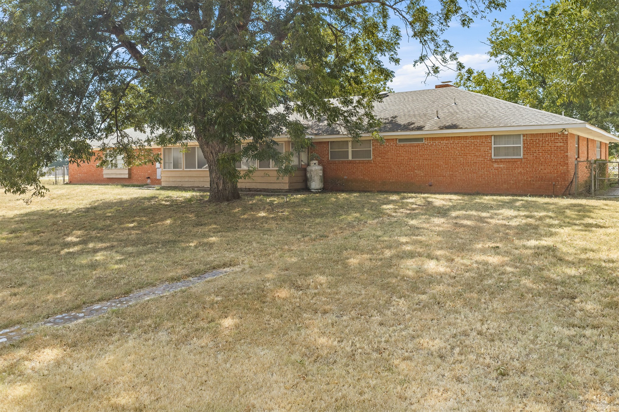 2011 W 1st Street Sulphur OK 73086