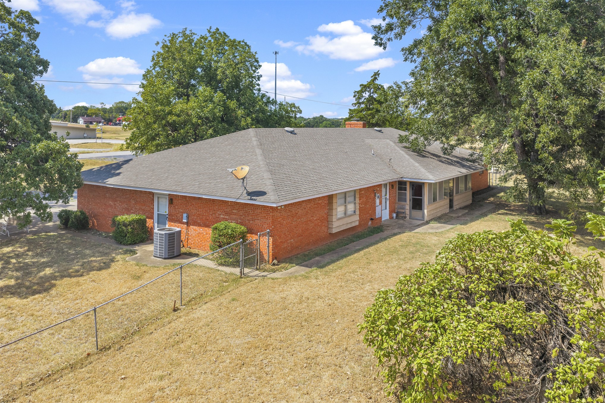 2011 W 1st Street Sulphur OK 73086