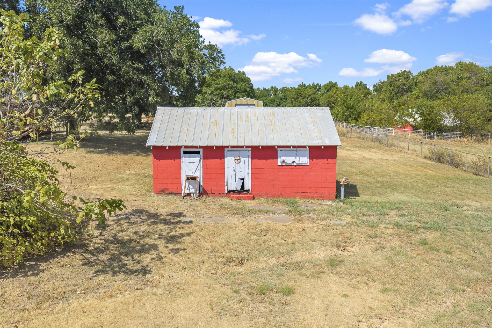 2011 W 1st Street Sulphur OK 73086