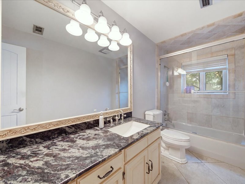 1905 Dunsinane Court Miami OK 74354